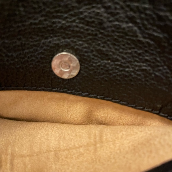 Top quality black genuine leather crossbody bag - Picture 5 of 5